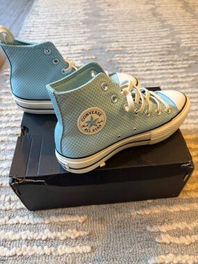 Converse women’s platform high top sneakers brand new with box size 5